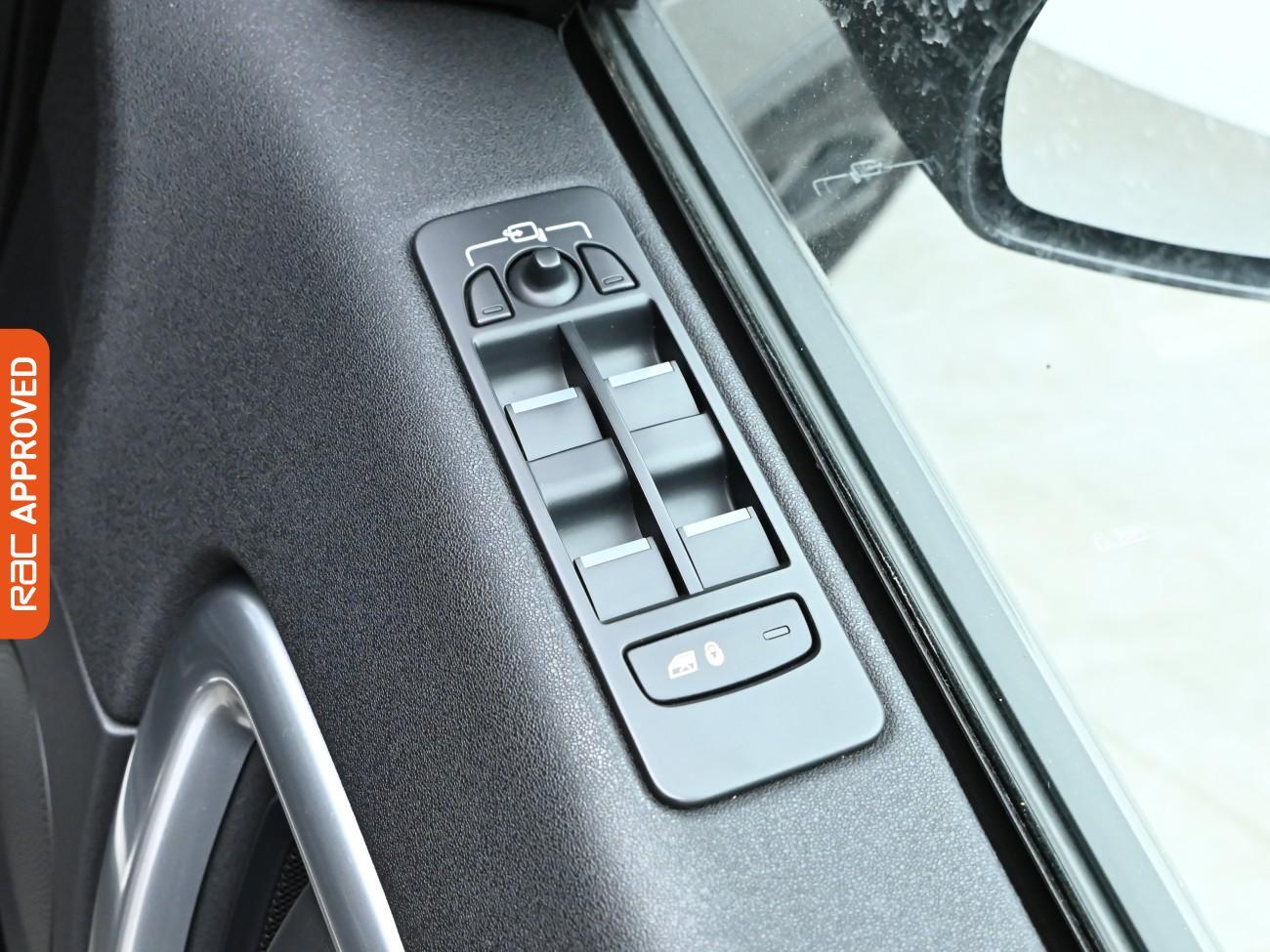 Used Land Rover Discovery Sport 2017 for sale - 77432084: Photo 24