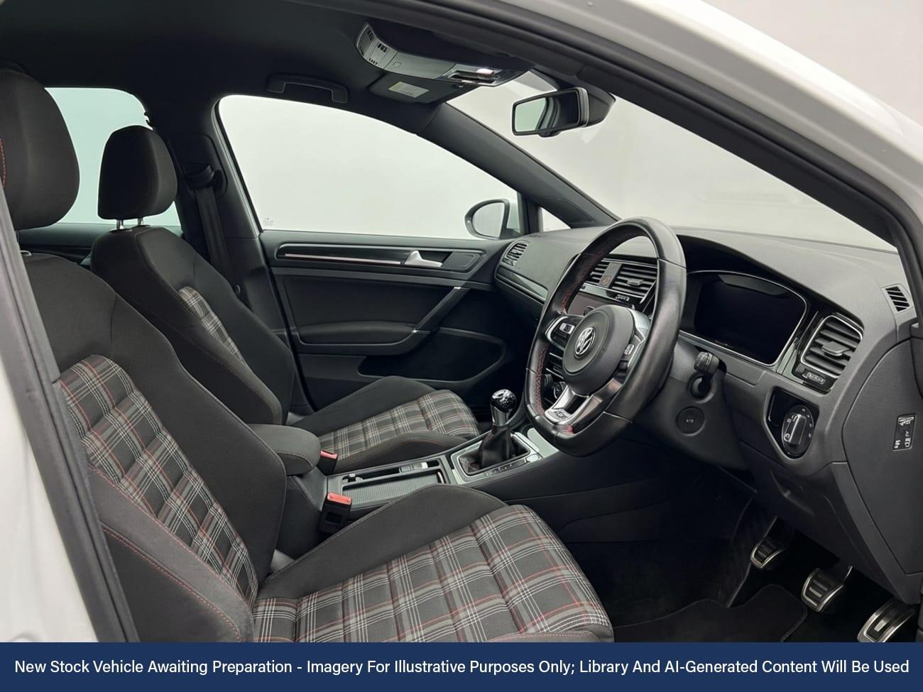 Used Volkswagen Golf 2017 for sale - 77779636: Photo 3