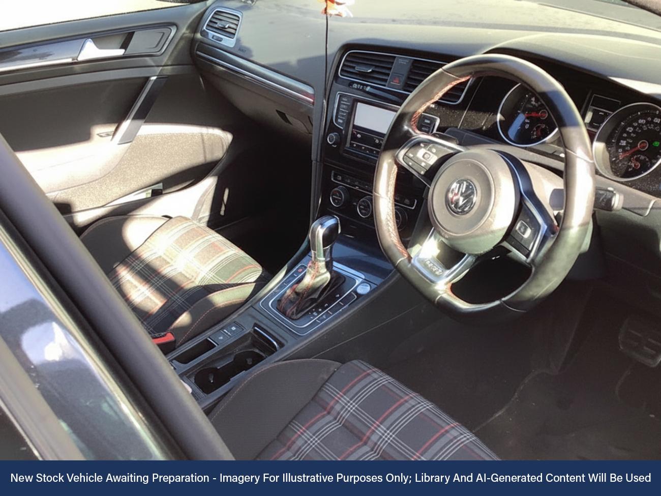 Used Volkswagen Golf 2017 for sale - 76541002: Photo 3