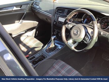 Used Volkswagen Golf 2017 for sale - 76541002: Photo