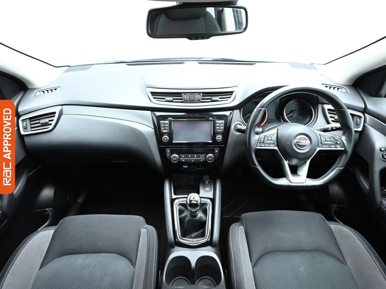 Used Nissan Qashqai 2018 for sale - 76288231: Photo 2