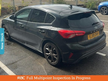 Used Ford Focus 2019 for sale - 76065124: Photo 2
