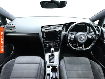 Used Volkswagen Golf 2018 for sale - 77935631: Photo