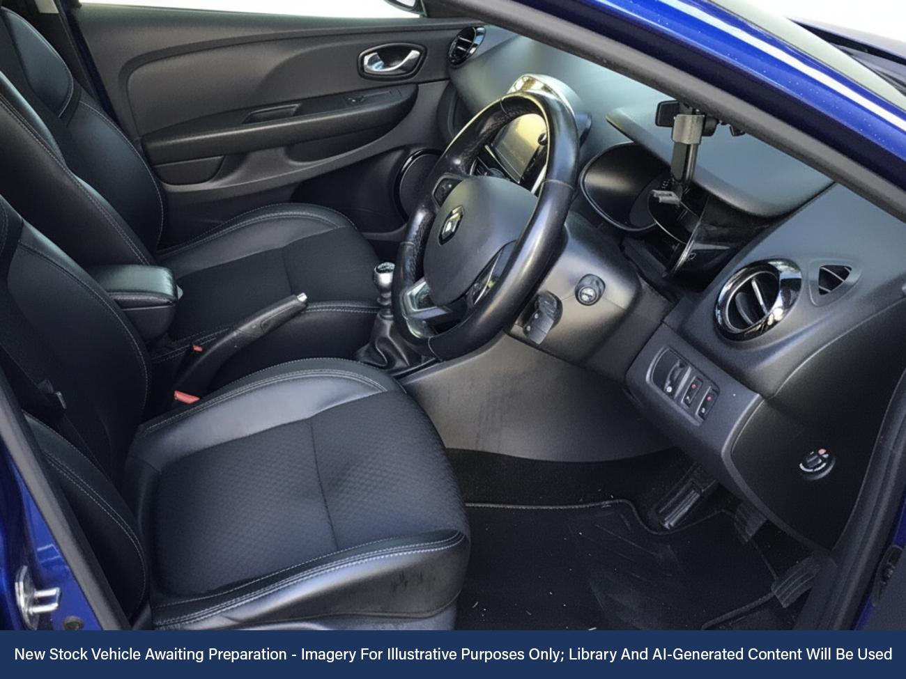 Used Renault Clio 2018 for sale - 76435934: Photo 3