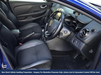 Used Renault Clio 2018 for sale - 76435934: Photo