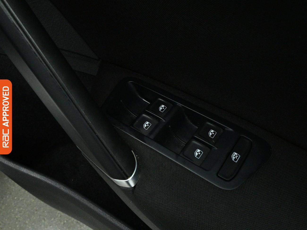 Used Volkswagen Golf 2018 for sale - 77890624: Photo 23