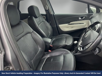 Used Renault Captur 2018 for sale - 78296299: Photo