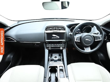 Used Jaguar F-Pace 2019 for sale - 75344112: Photo