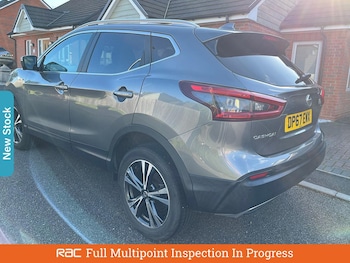 Used Nissan Qashqai 2018 for sale - 76142211: Photo 2