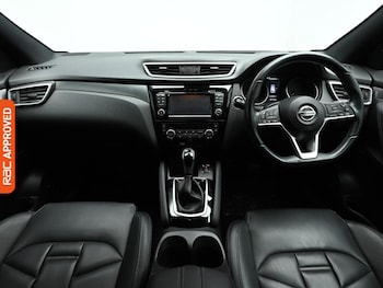 Used Nissan Qashqai 2017 for sale - 77324039: Photo