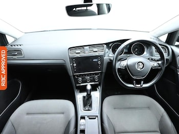 Used Volkswagen Golf 2019 for sale - 75536400: Photo