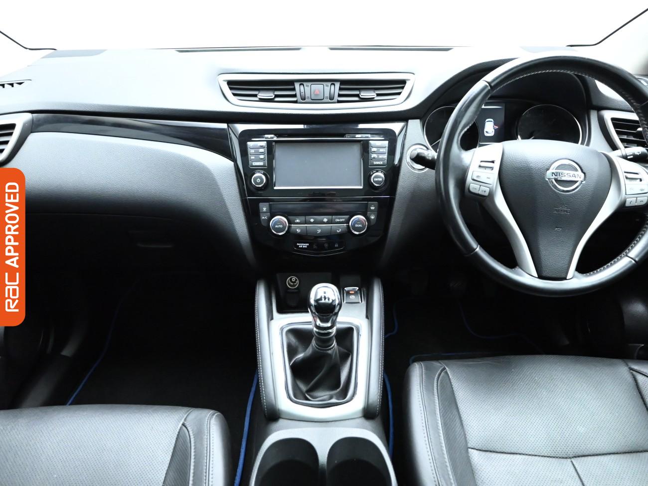 Used Nissan Qashqai 2017 for sale - 76391048: Photo 2