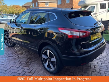 Used Nissan Qashqai 2017 for sale - 76088300: Photo 2