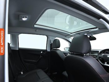 Used Peugeot 2008 2017 for sale - 76126118: Photo