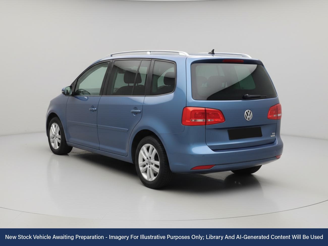 Used Volkswagen Touran 2013 for sale - 76610885: Photo 2