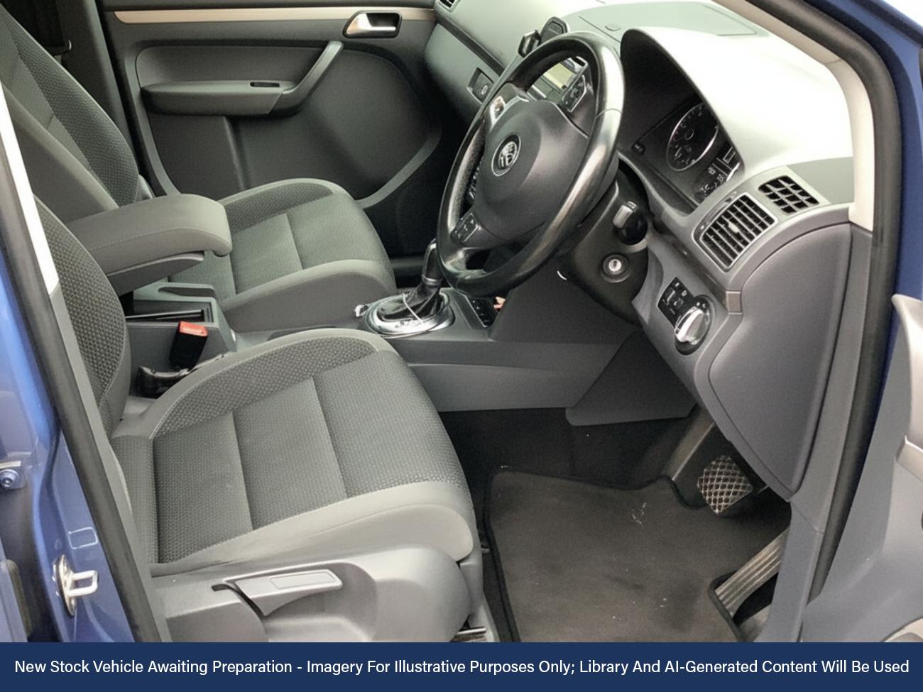 Used Volkswagen Touran 2013 for sale - 76610885: Photo 3