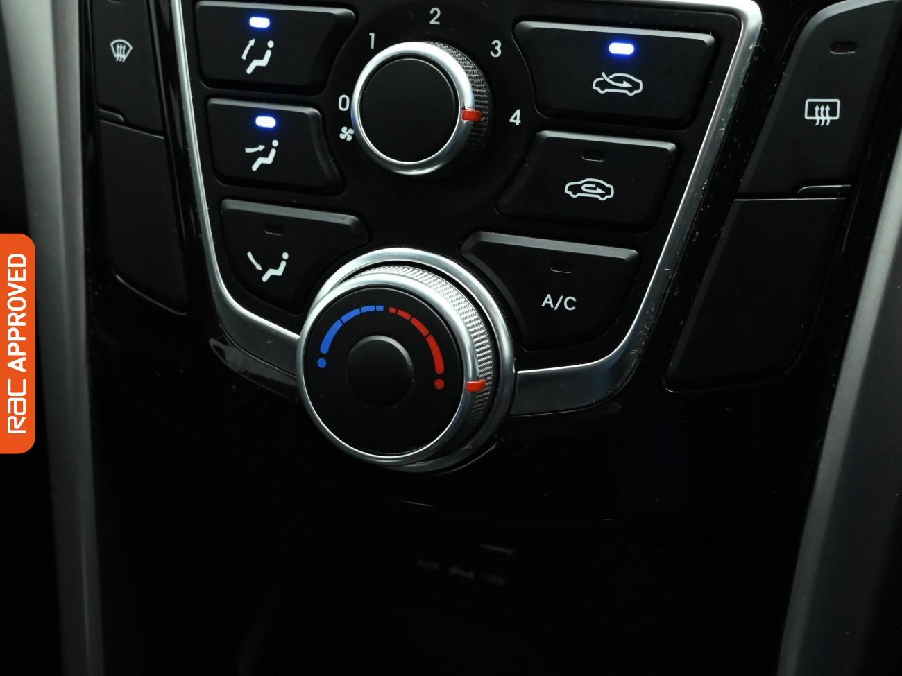 Used Hyundai i30 2017 for sale - 76767753: Photo 14