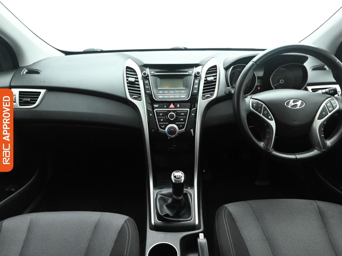 Used Hyundai i30 2017 for sale - 76767753: Photo 2