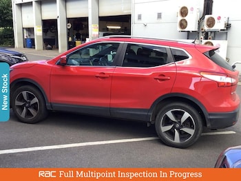 Used Nissan Qashqai 2017 for sale - 76088332: Photo 2