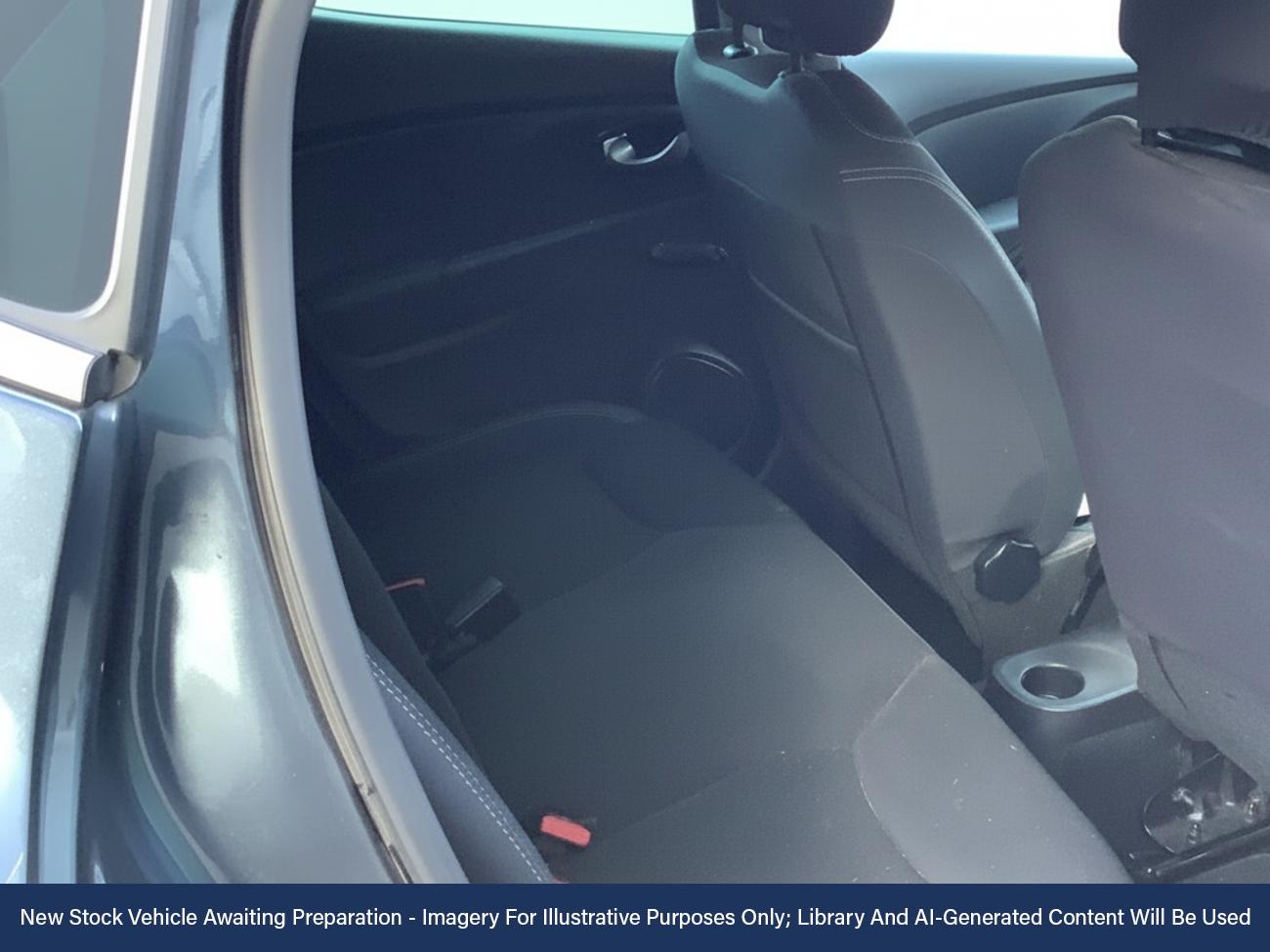 Used Renault Clio 2018 for sale - 76782906: Photo 4