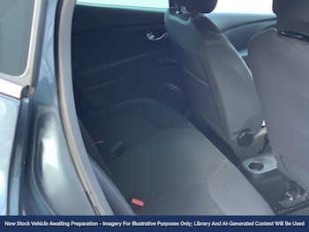 Used Renault Clio 2018 for sale - 76782906: Photo