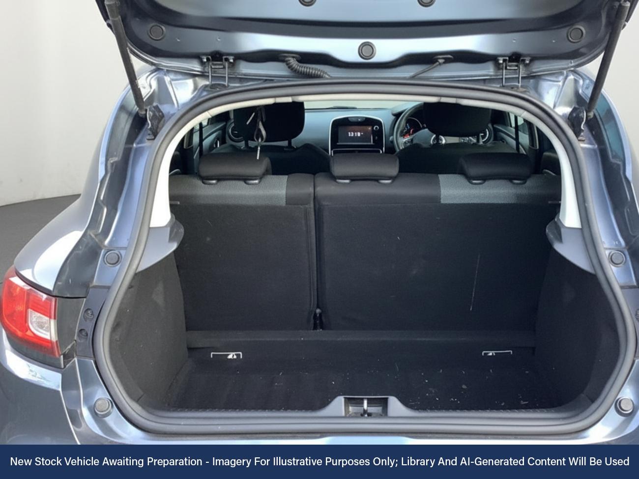 Used Renault Clio 2018 for sale - 76782906: Photo 6