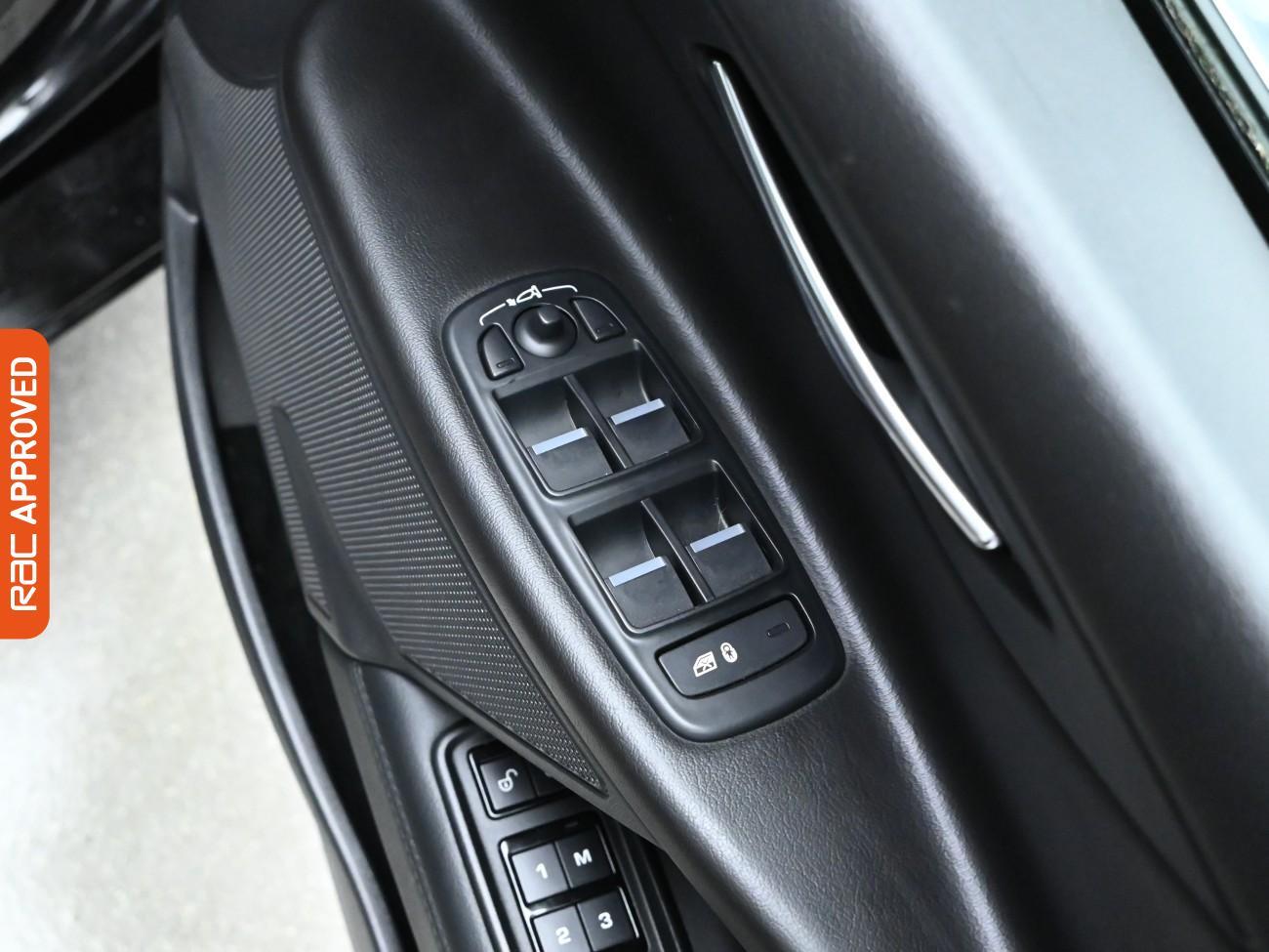 Used Jaguar XE 2017 for sale - 76311015: Photo 26