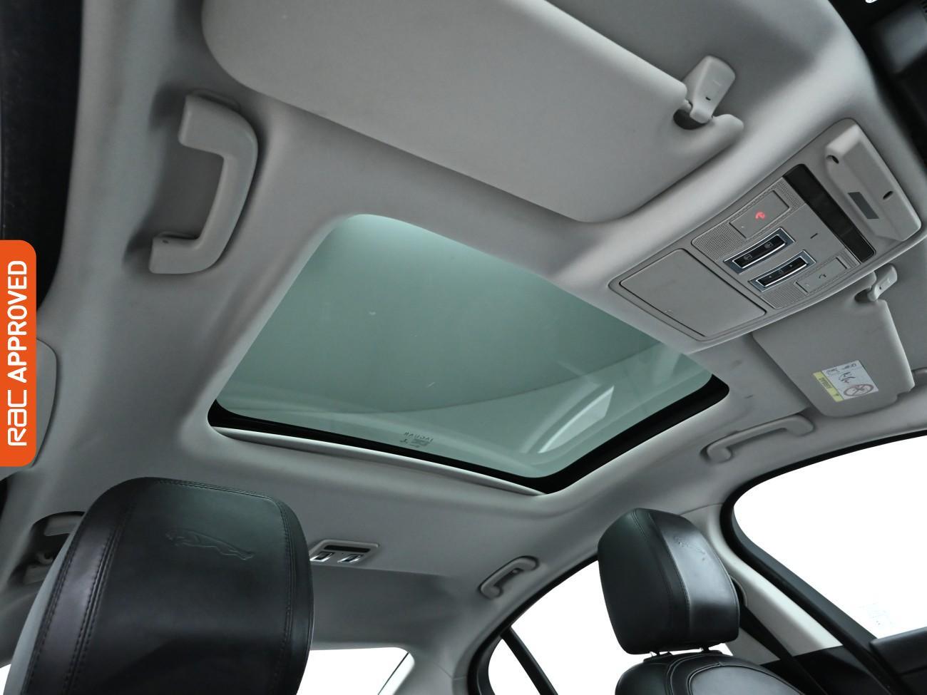 Used Jaguar XE 2017 for sale - 76311015: Photo 3