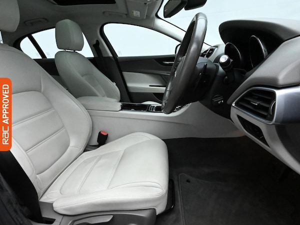 Used Jaguar XE 2016 for sale - 76088284: Photo 12