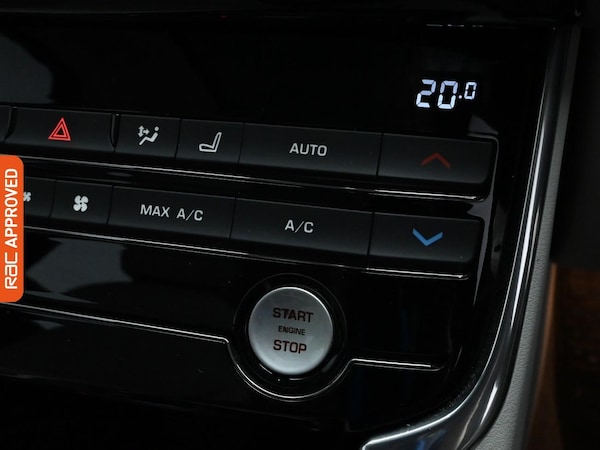 Used Jaguar XE 2016 for sale - 76088284: Photo 15