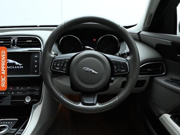 Used Jaguar XE 2016 for sale - 76088284: Photo 9