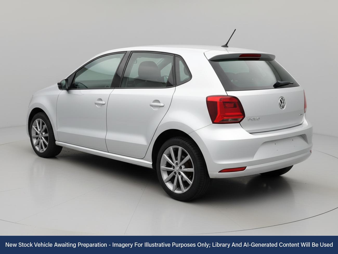 Used Volkswagen Polo 2015 for sale - 76718471: Photo 2