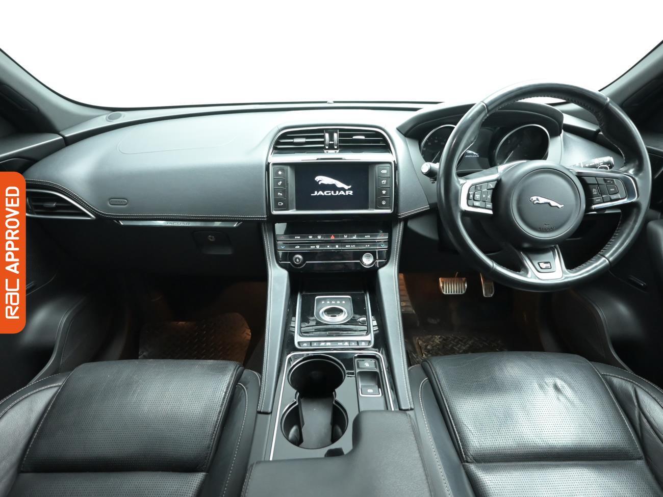 Used Jaguar F-Pace 2016 for sale - 76732533: Photo 2