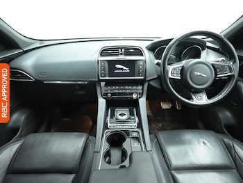 Used Jaguar F-Pace 2016 for sale - 76732533: Photo