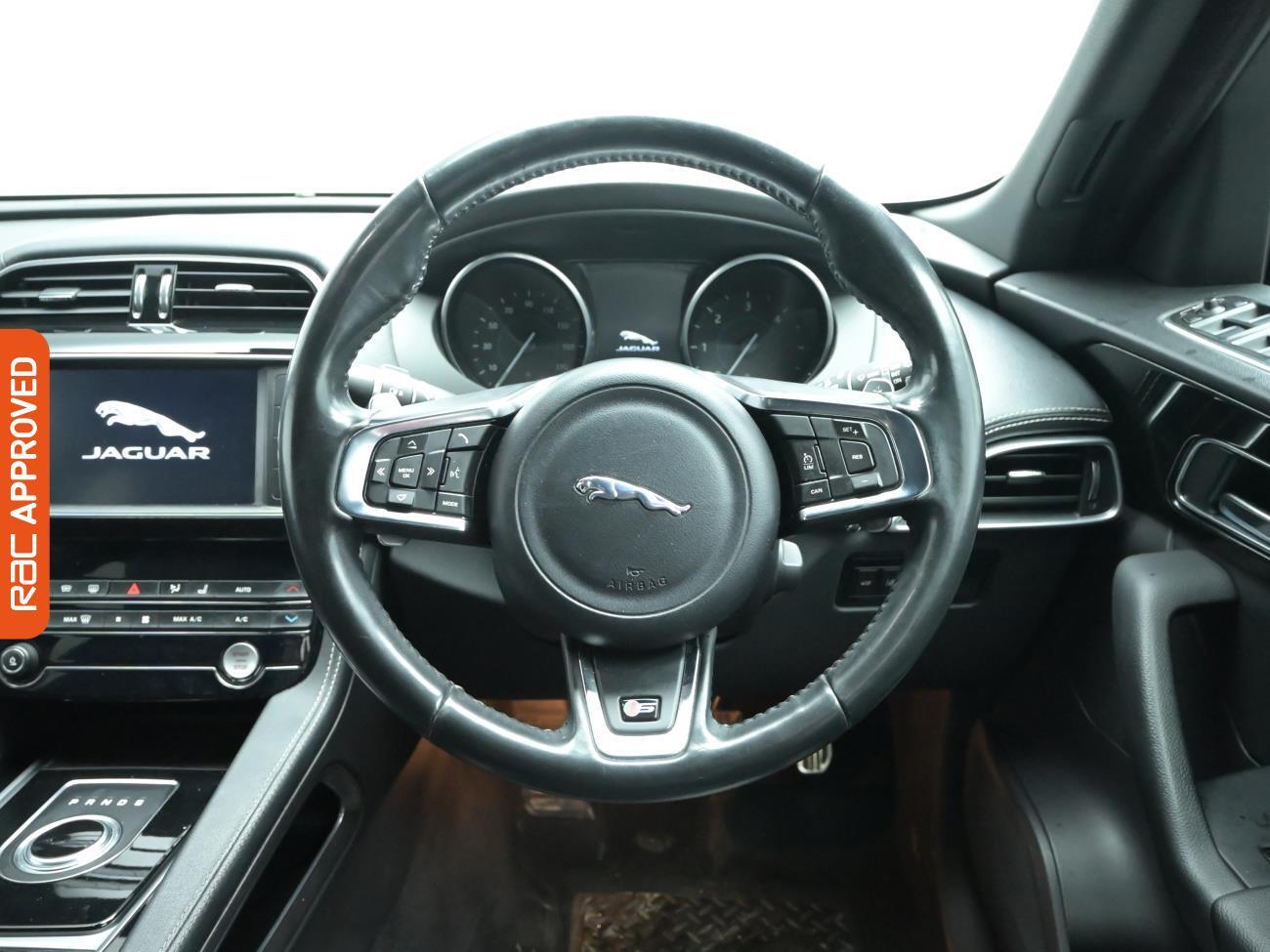 Used Jaguar F-Pace 2016 for sale - 76732533: Photo 9