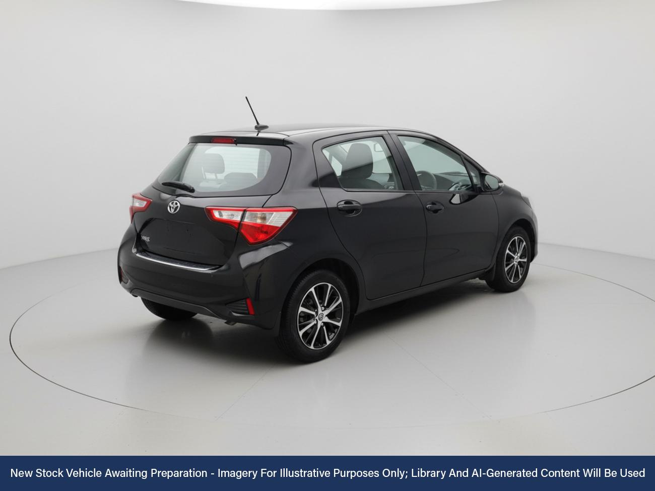 Used Toyota Yaris 2018 for sale - 76576224: Photo 2