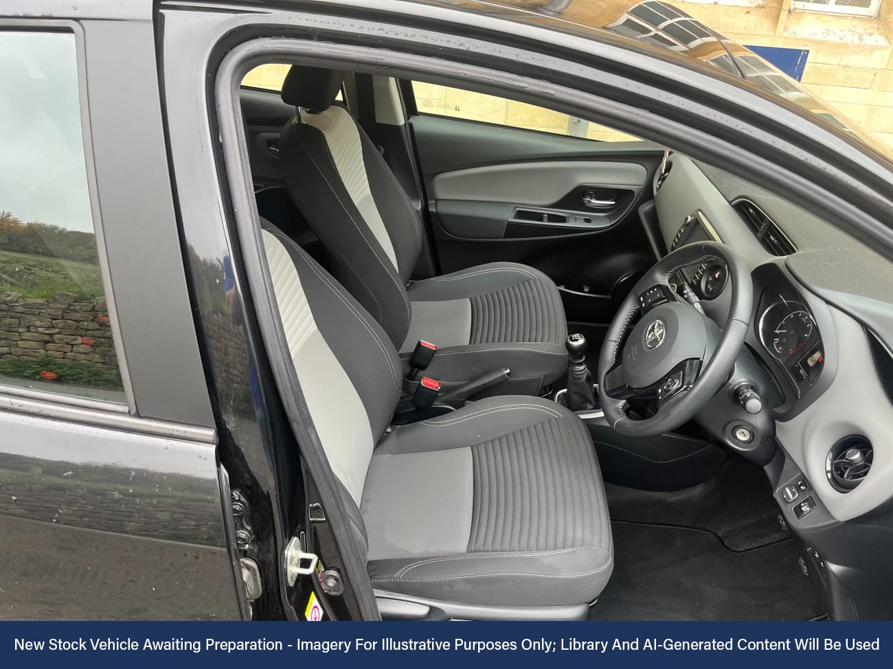 Used Toyota Yaris 2018 for sale - 76576224: Photo 3