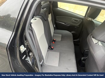 Used Toyota Yaris 2018 for sale - 76576224: Photo