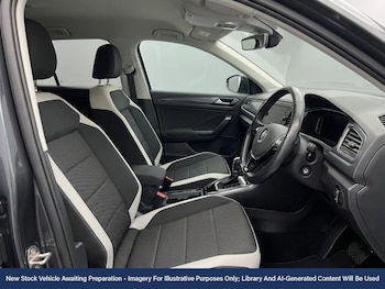 Used Volkswagen T-Roc 2021 for sale - 77601606: Photo