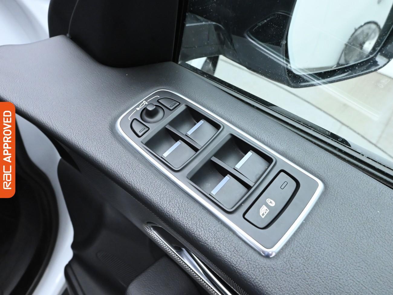 Used Jaguar F-Pace 2017 for sale - 76650556: Photo 26