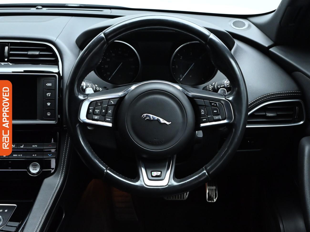 Used Jaguar F-Pace 2017 for sale - 76650556: Photo 9