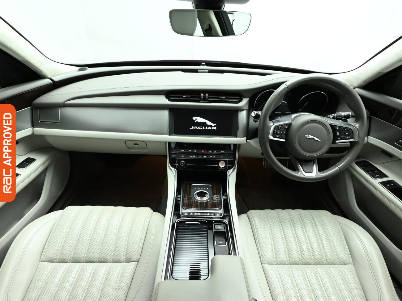 Used Jaguar XF 2018 for sale - 76553441: Photo 2