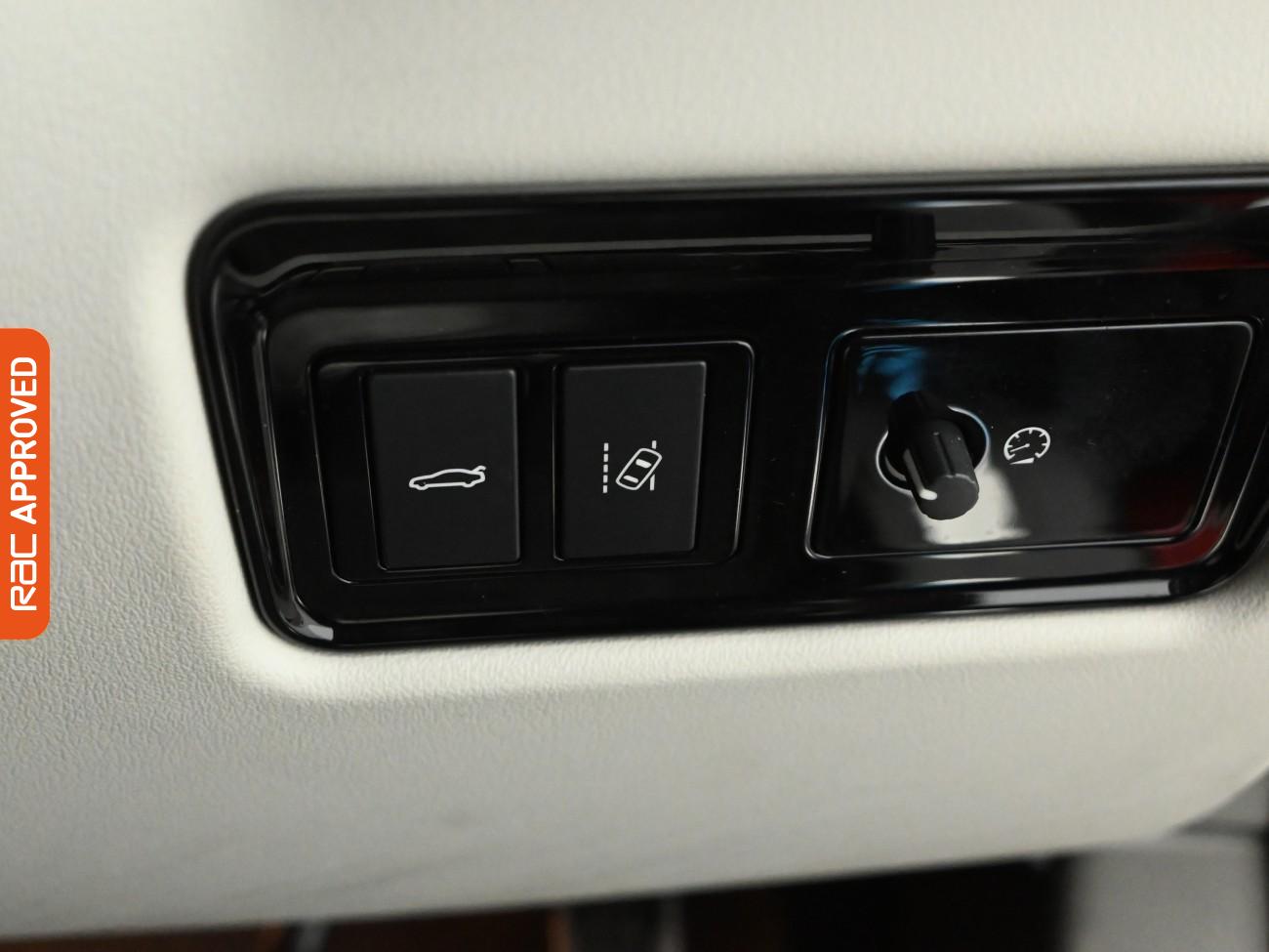 Used Jaguar XF 2018 for sale - 76553441: Photo 26