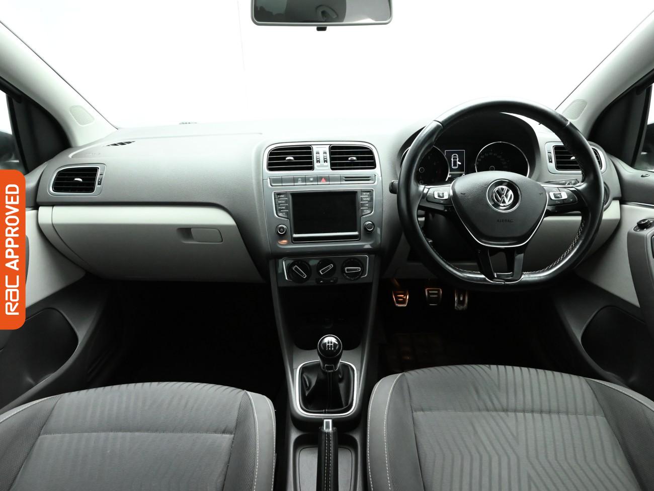 Used Volkswagen Polo 2015 for sale - 77703394: Photo 2