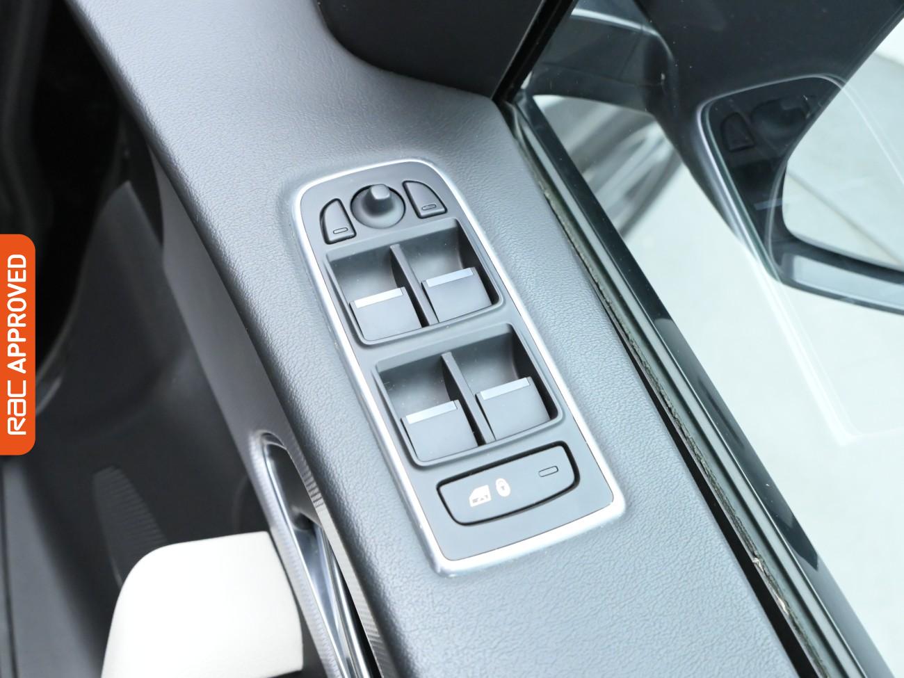 Used Jaguar F-Pace 2025 for sale - 75746476: Photo 24