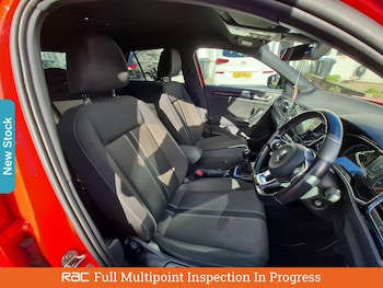 Used Volkswagen T-Roc 2021 for sale - 76520041: Photo