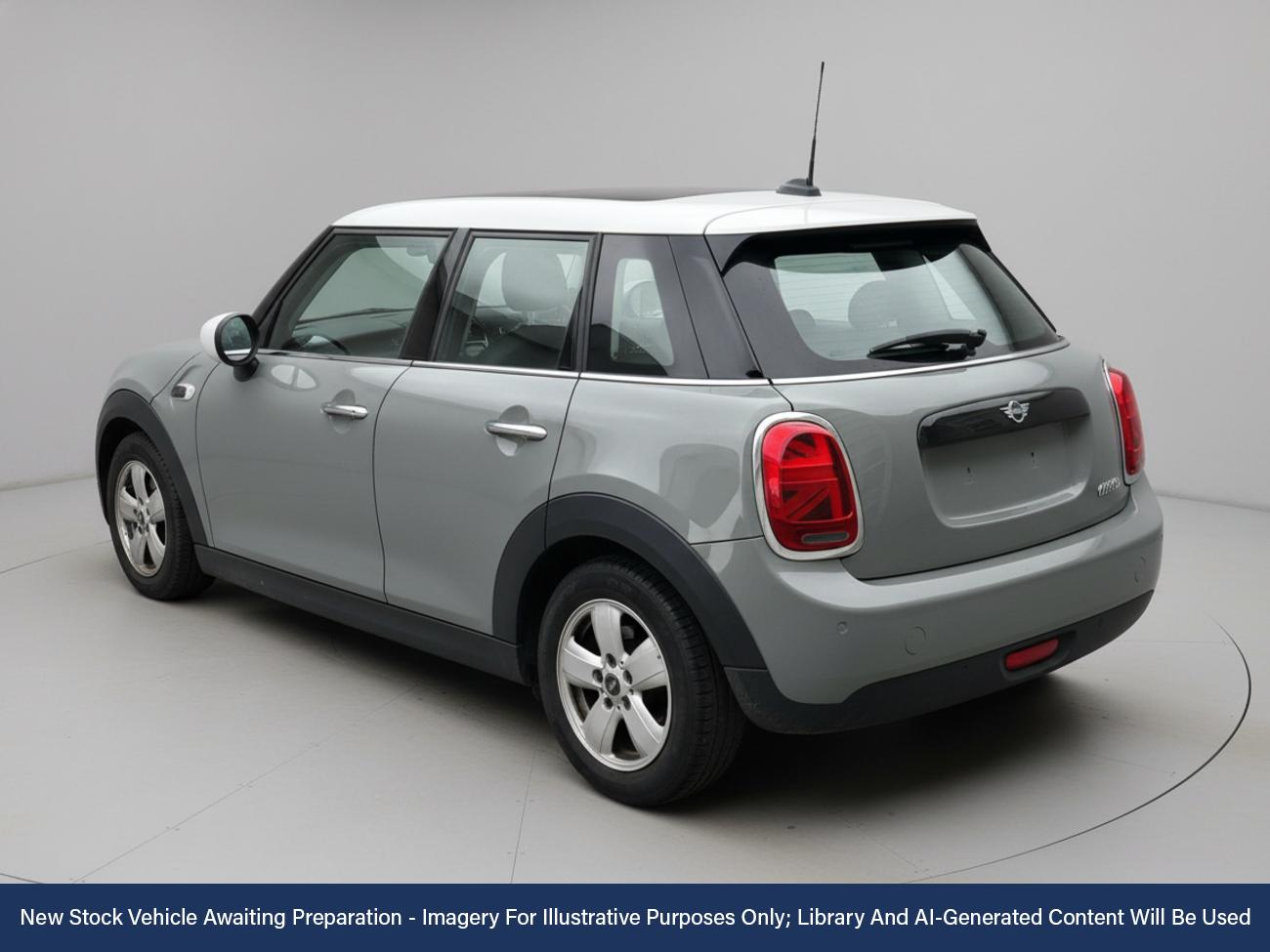 Used MINI Hatch 2021 for sale - 76805317: Photo 2