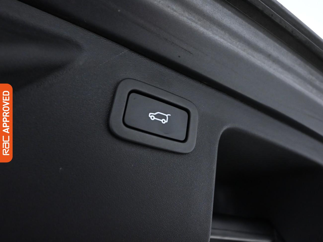 Used Land Rover Discovery Sport 2017 for sale - 76047419: Photo 14