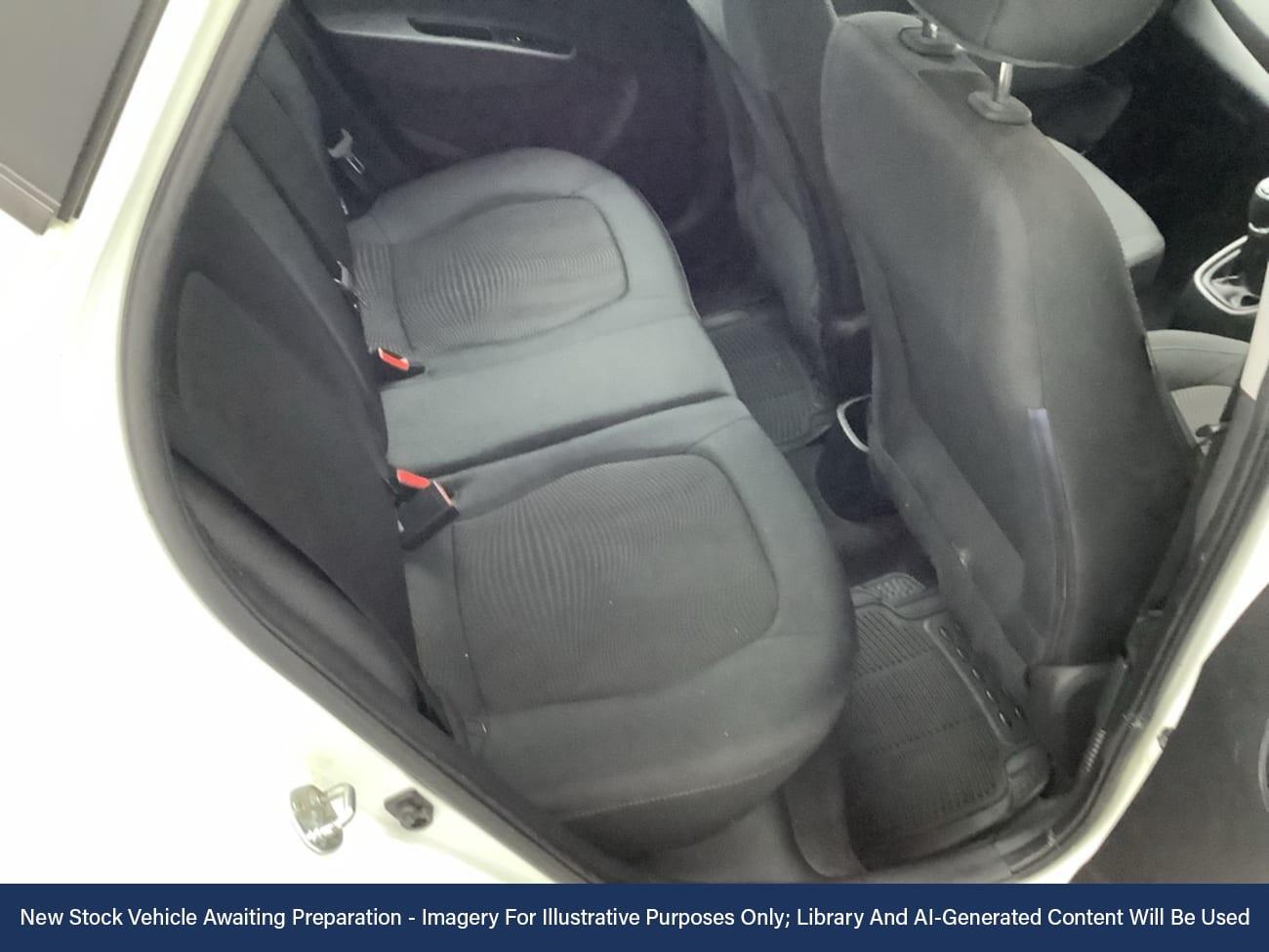 Used Hyundai i10 2017 for sale - 76878303: Photo 4