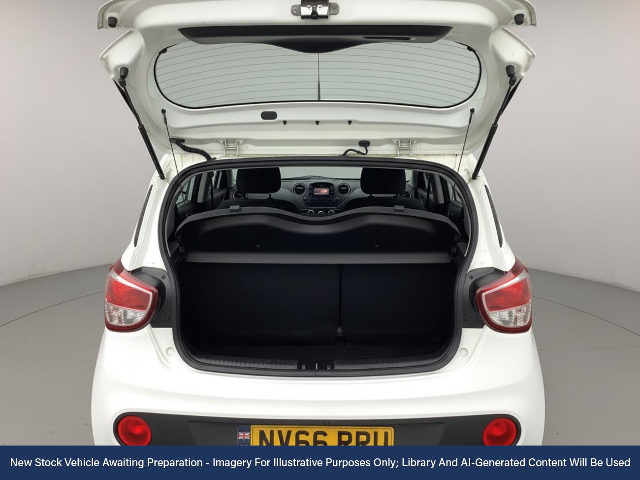 Used Hyundai i10 2017 for sale - 76878303: Photo 6